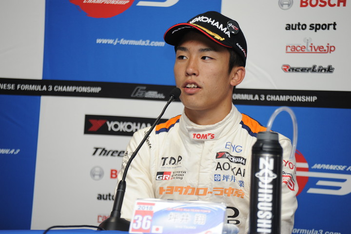 決勝記者会見:  優勝した坪井翔（カローラ中京Kuo TEAM TOM'S）