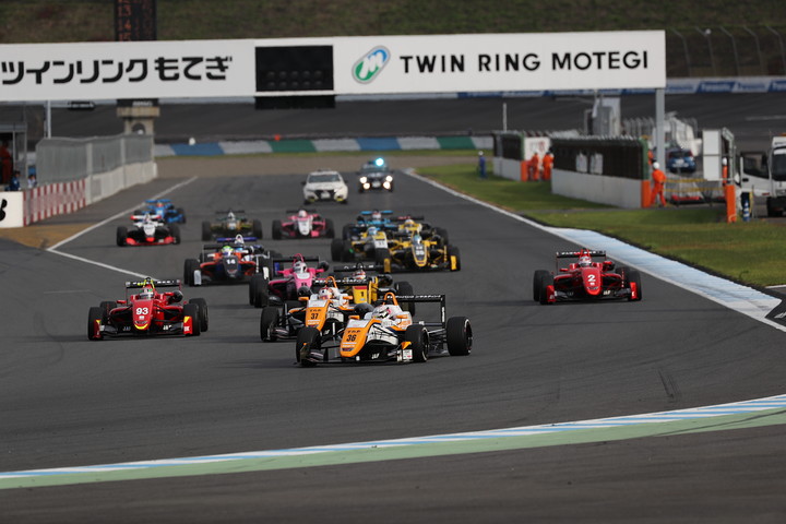 20周の決勝がスタートした