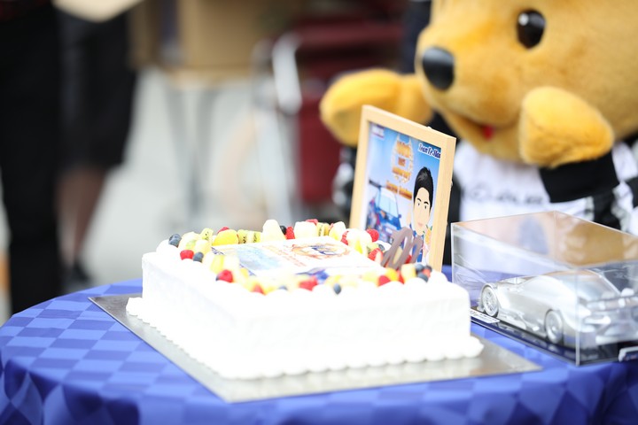 ピットウォーク: 大嶋和也（LEXUS TEAM LEMANS WAKO'S）、GT参戦100戦パーティー