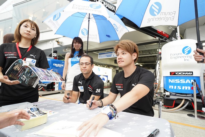 ピットウォーク: ジョアオ・パオロ・デ・オリベイラと高星明誠（KONDO RACING）