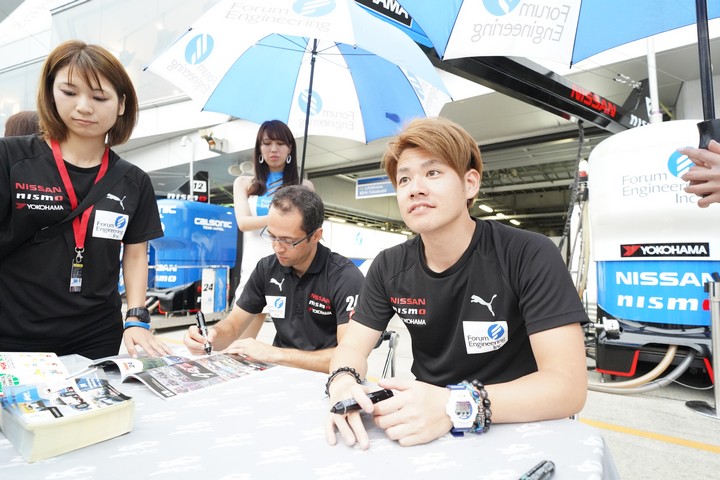 ピットウォーク: ジョアオ・パオロ・デ・オリベイラと高星明誠（KONDO RACING）