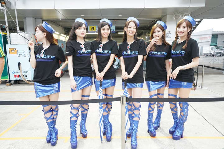 ピットウォーク: レースクイーン