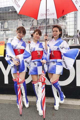 ピットウォーク: レースクイーン