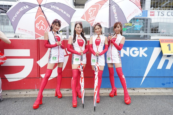 ピットウォーク: レースクイーン