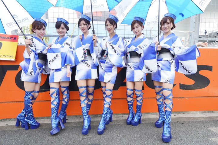 ピットウォーク: レースクイーン