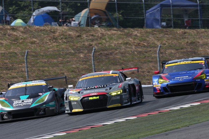 決勝レース: GT300クラスの争い