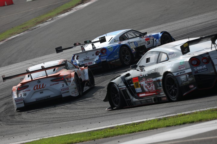 決勝レース: デッドヒート