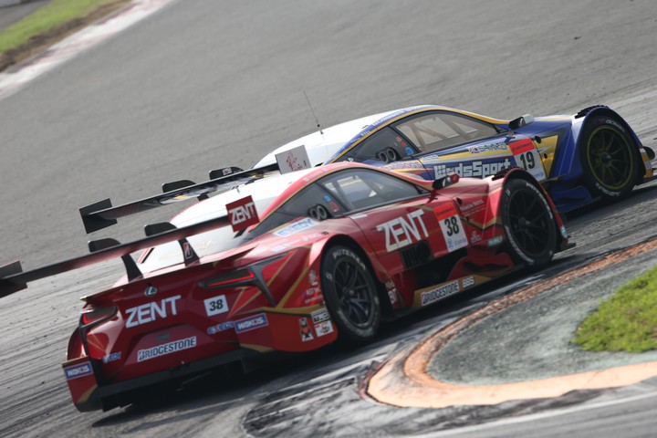 決勝レース: 立川祐路／石浦宏明組（ZENT CERUMO LC500）