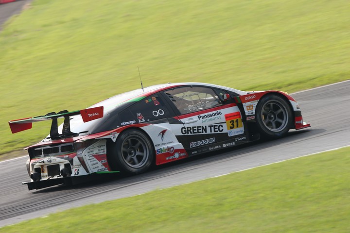 決勝レース: 嵯峨宏紀／平手晃平組（TOYOTA PRIUS apr GT）