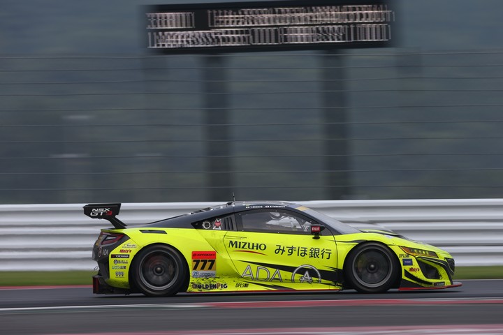 決勝レース: 横溝直輝／木村武史組（CARGUY ADA NSX GT3）