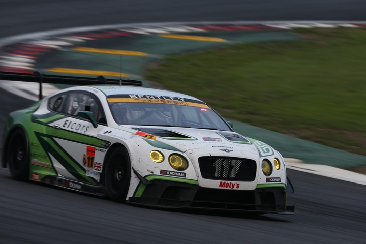決勝レース: 井出有冶（EIcars BENTLEY）