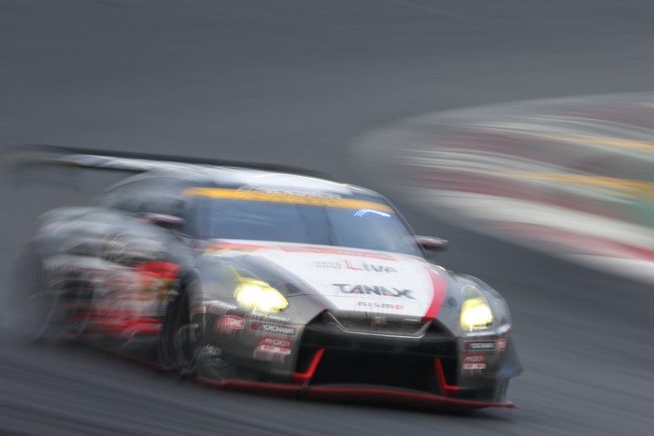 決勝レース: 吉田広樹（GAINER TANAX triple a GT-R）