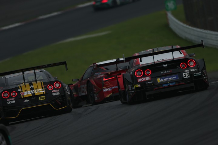 決勝レース: 松田次生／ロニー・クインタレッリ組（MOTUL AUTECH GT-R）