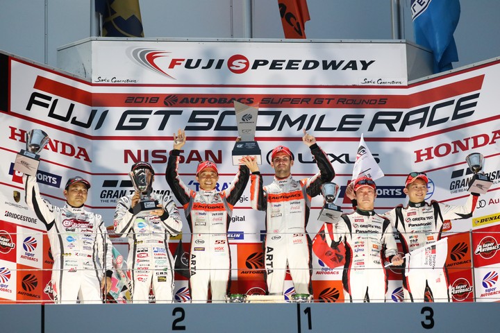 表彰式: GT300クラスのトップ3