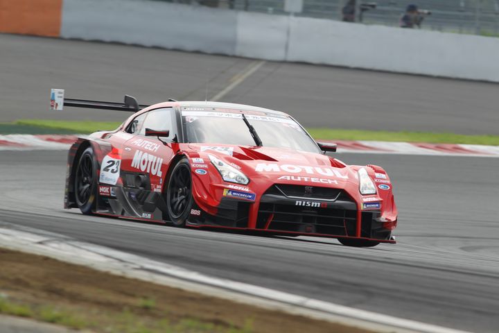 GT500クラスポールポジションの松田次生／ロニー・クインタレッリ組（MOTUL AUTECH GT-R）