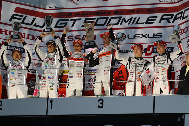 GT300クラスの表彰式