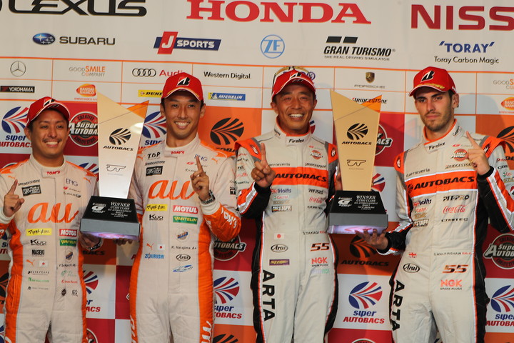 決勝フォトセッション: 両クラスのウィナー