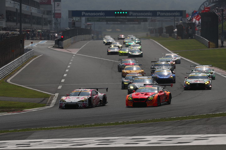 GT300クラスのスタートシーン