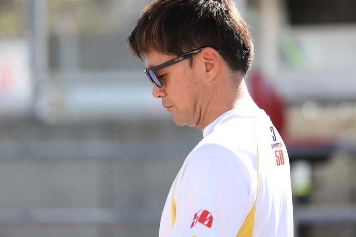 占有走行: 本山哲監督（B-MAX Racing Team）