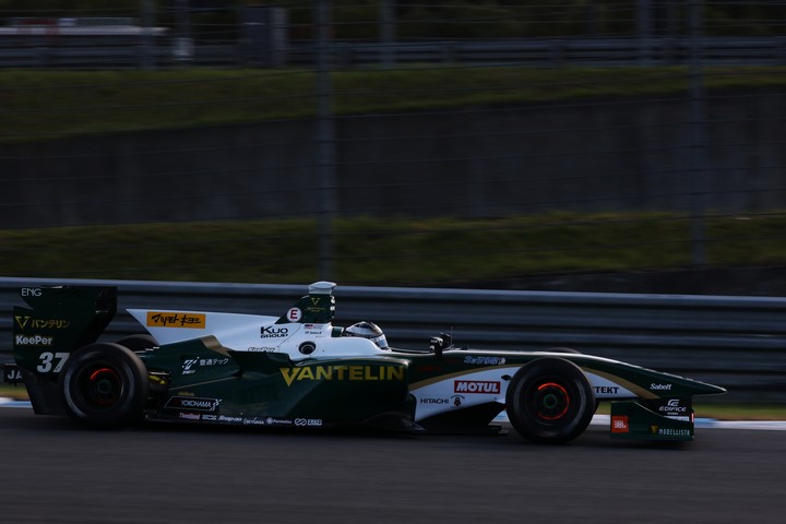 占有走行: ジェームス・ロシター（VANTELIN KOWA TOM’S SF14）