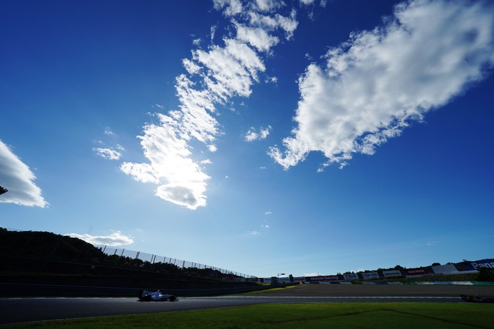 占有走行: アンダーブリッジを立ち上がるSFマシン