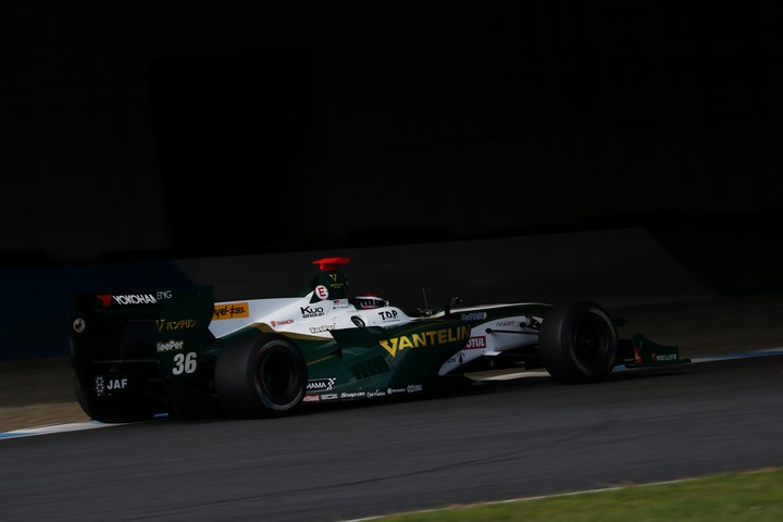 占有走行: ジョアオ・パオロ・デ・オリベイラ（VANTELIN KOWA TOM’S SF14）