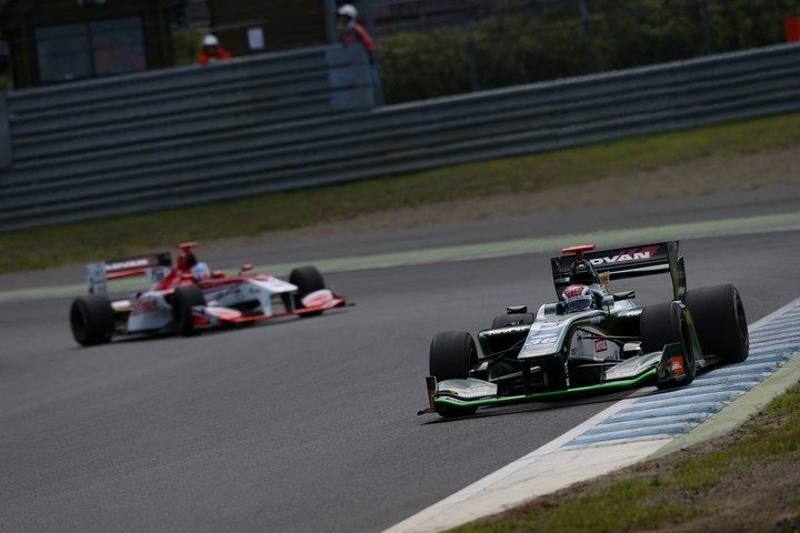 フリー走行1回目: ジョアオ・パオロ・デ・オリベイラ（VANTELIN KOWA TOM’S SF14）