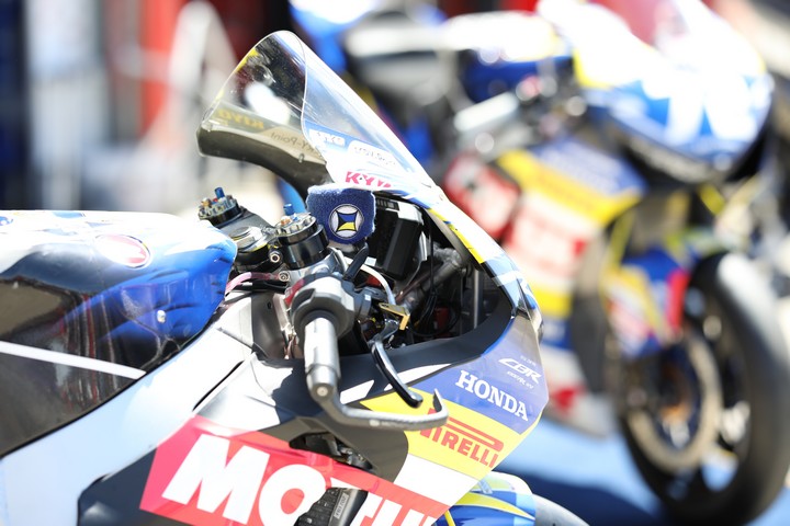 ピットウォーク: JSB1000に出場するモリワキのマシン