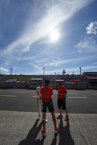 公式予選: 予選も好天の中行われた