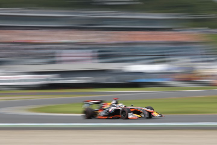 フリー走行2回目: 石浦宏明（JMS P.MU/CERUMO・INGING SF14）