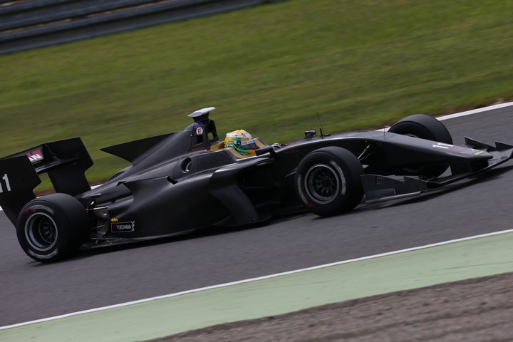 SF19デモラン: 来シーズンから採用されるダラーラ製SF19のデモランが行われた