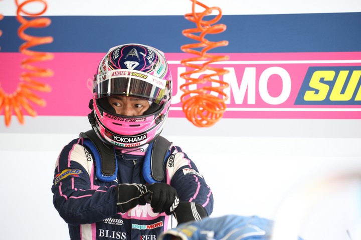 スタート進行: 大嶋和也（UOMO SUNOCO TEAM LEMANS）