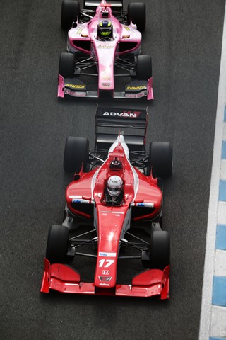 決勝レース: 塚越広大（REAL SF14）