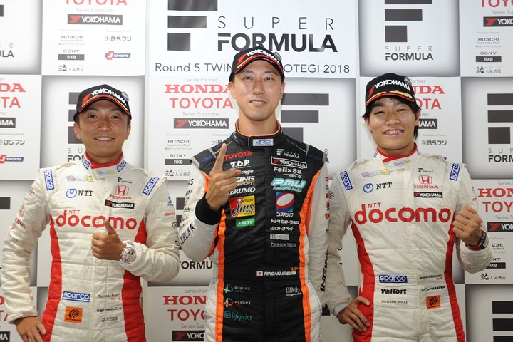 予選フォトセッション: トップ3のドライバーたち