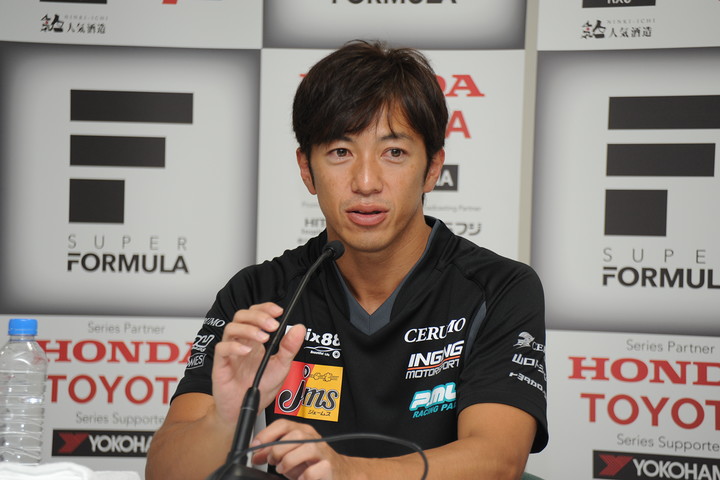 決勝記者会見: 優勝チーム監督の立川祐路氏（P.MU/CERUMO · INGING）