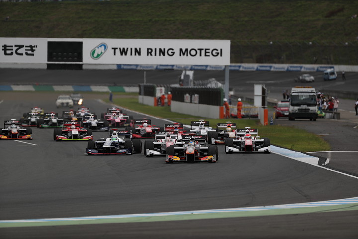 52周の決勝レースがスタートした