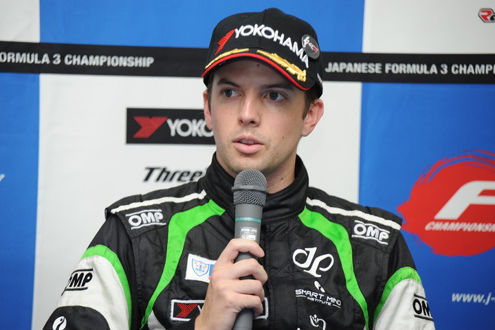 決勝記者会見: Nクラス優勝のジェイク・パーソンズ（NODA RACING）