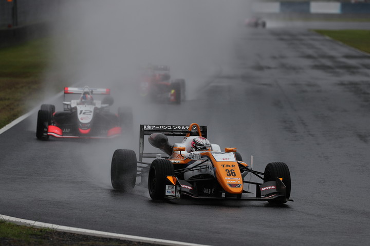 序盤のトップ3、坪井翔、笹原右京、大湯都史樹の争い