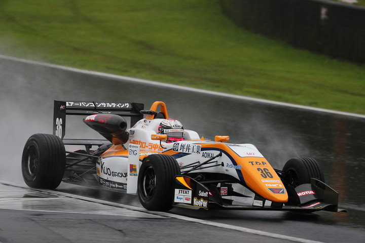 優勝は坪井翔（カローラ中京Kuo TOM'S F317）