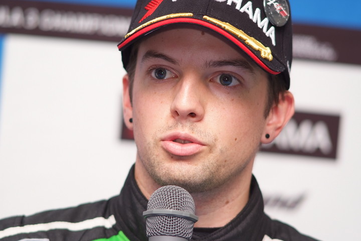 決勝記者会見: Nクラス優勝のジェイク・パーソンズ（NODA RACING）