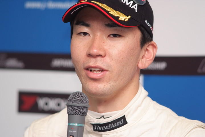 決勝記者会見: 2位の笹原右京（ThreeBond Racing）