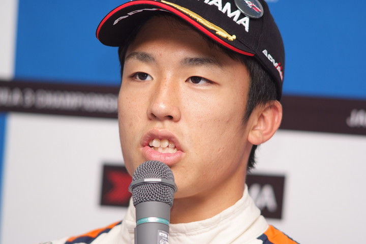 決勝記者会見: 優勝した坪井翔（カローラ中京Kuo TEAM TOM'S）