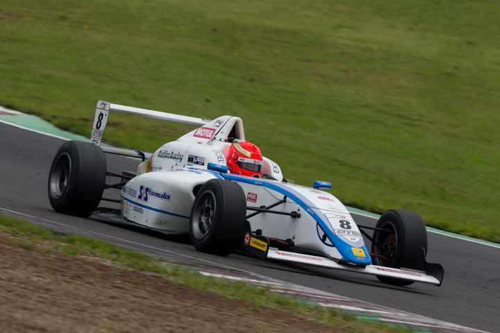 トップでゴールしたもののペナルティーで10位の佐藤蓮（SRS/コチラレ一シング）