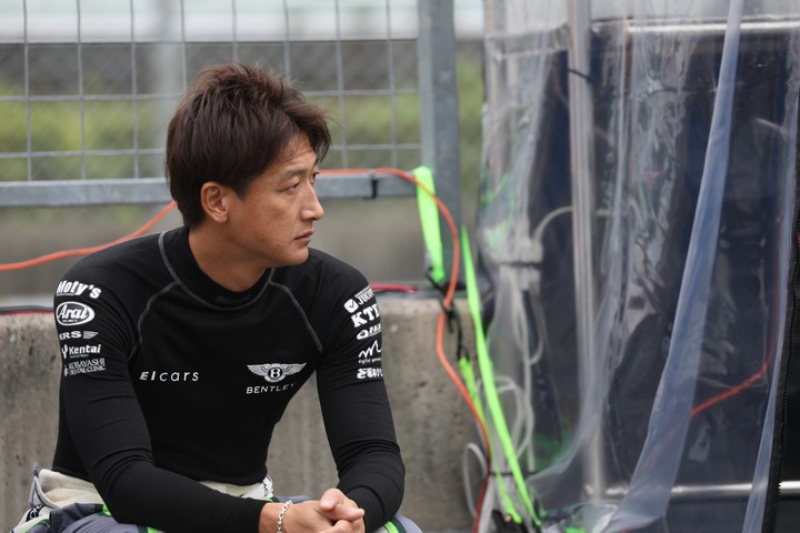 公式練習: 井出有冶（EIcars BENTLEY）