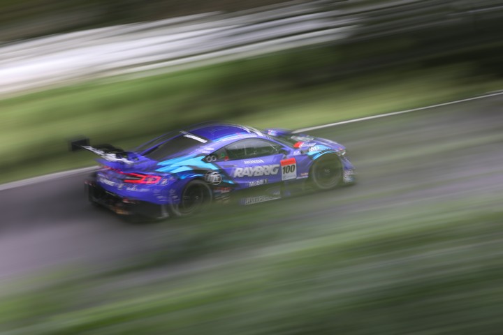 公式練習: 山本尚貴／ジェンソン・バトン組（RAYBRIG NSX-GT）