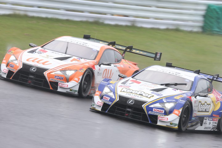 公式練習: 関口雄飛（au TOM'S LC500）とニック・キャシディ（KeePer TOM'S LC500）