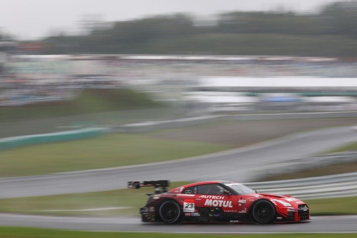 公式練習: 松田次生／ロニー・クインタレッリ組（MOTUL AUTECH GT-R）