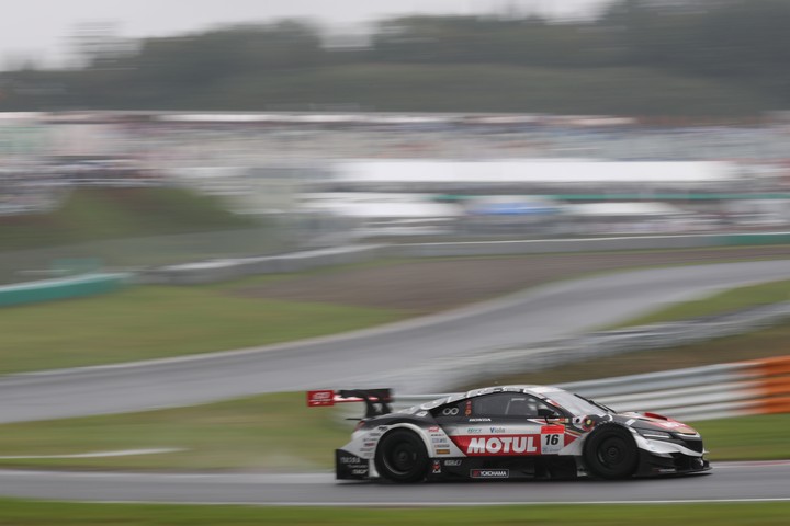 公式練習: 武藤英紀／中嶋大祐組（MOTUL MUGEN NSX-GT）
