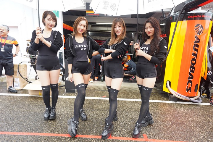 ピットウォーク: レースクイーン