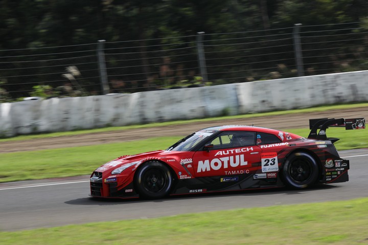 公式予選: 松田次生／ロニー・クインタレッリ組（MOTUL AUTECH GT-R）